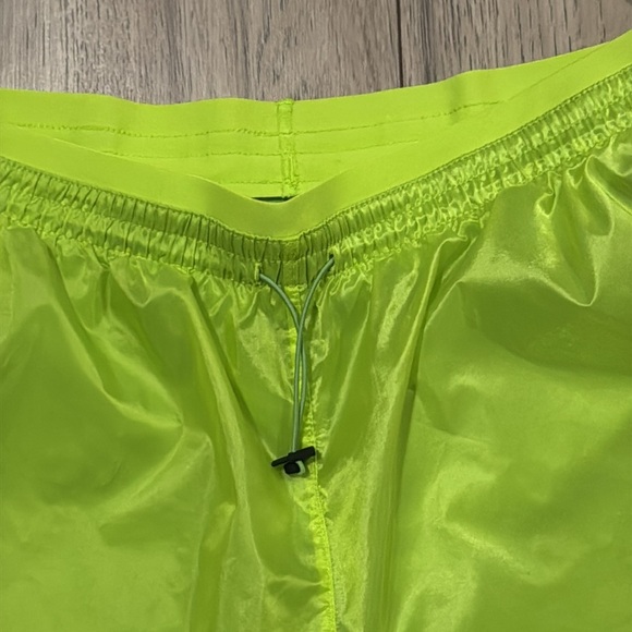 NWT Nike Bright Lime Green Athletic Running Shorts With Compression Women’s L - Picture 2 of 11